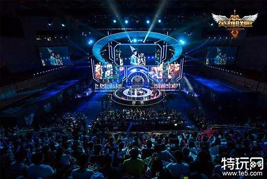 与她相互拥 与她相互拥